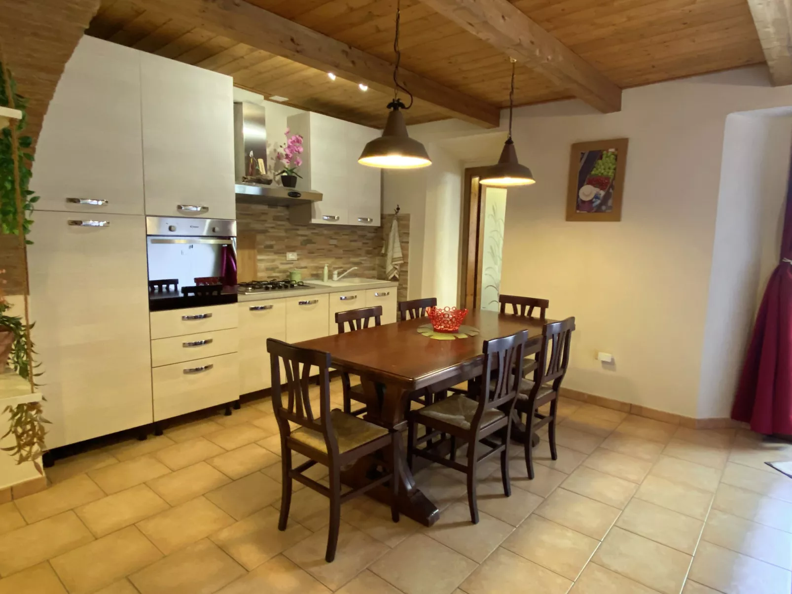 Angolino di Borgo-Inside
