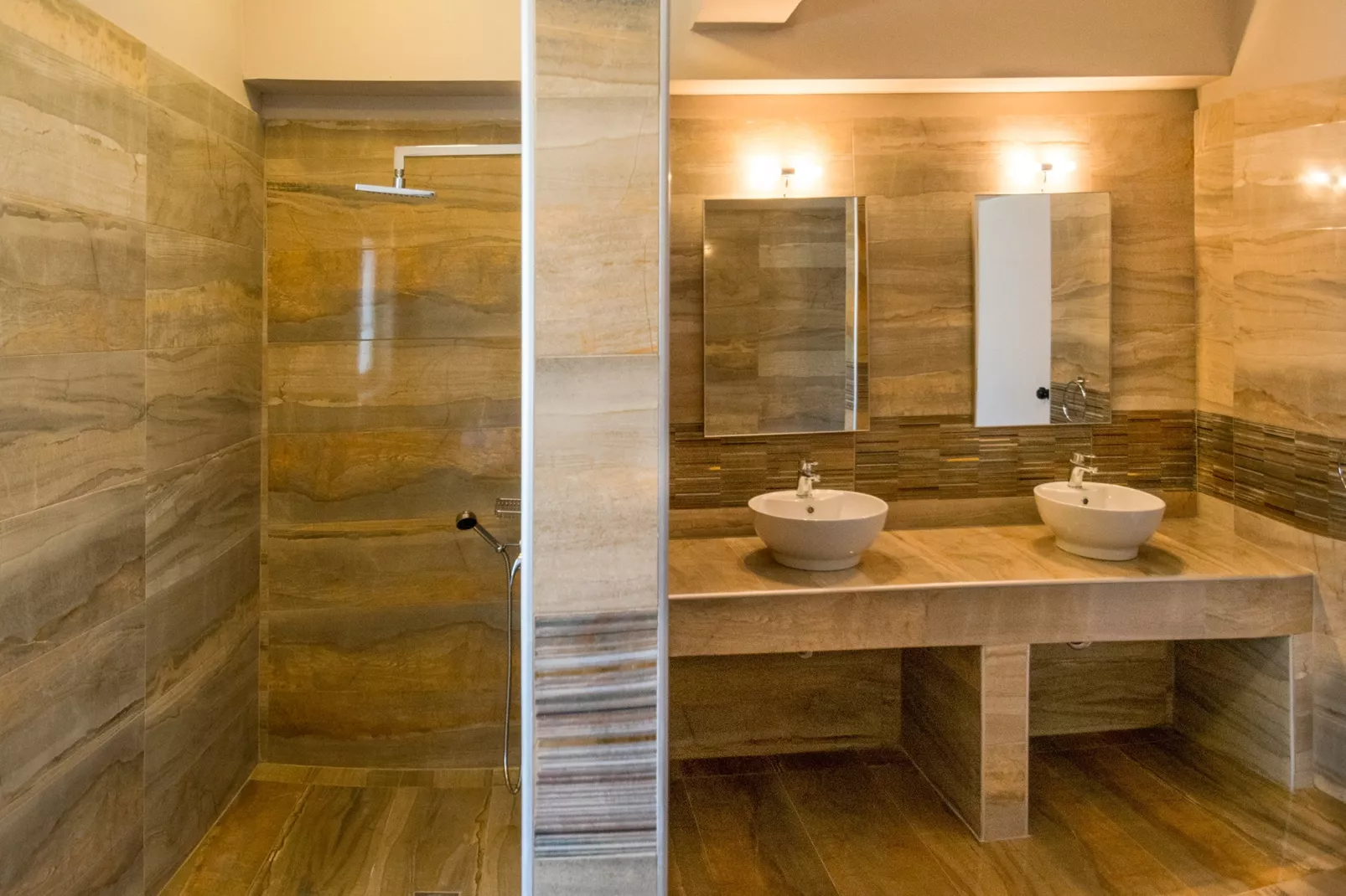 Mary Beach 2-Bathroom