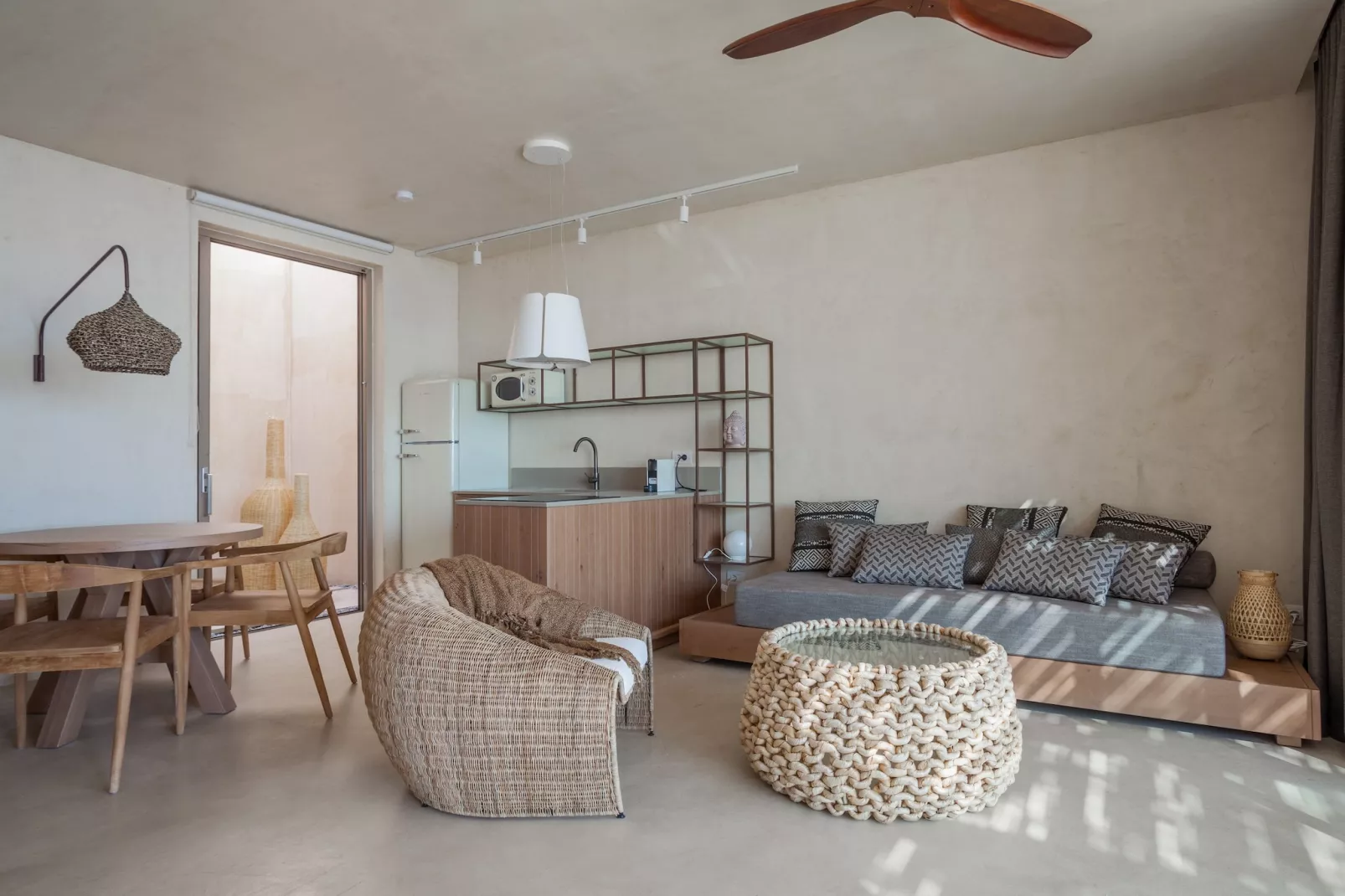 Altera Cave-Sun Villa-Salon