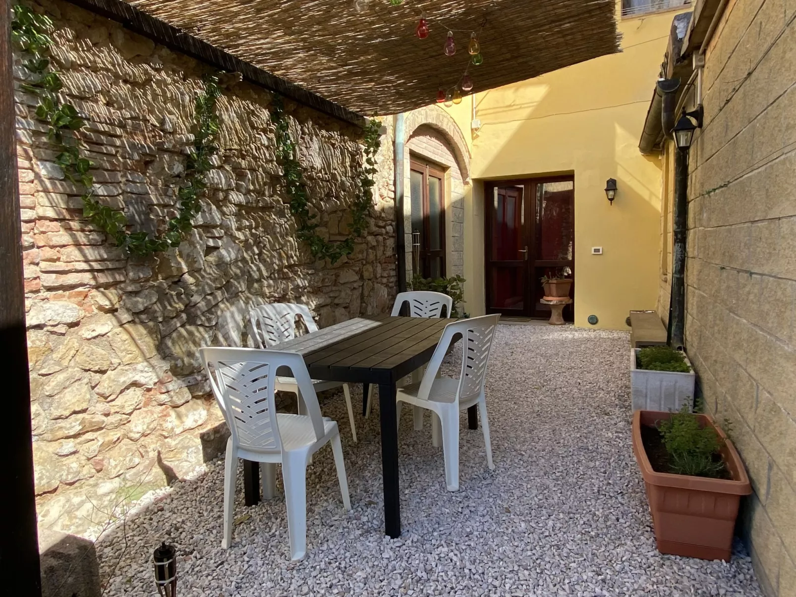 Angolino di Borgo-Inside
