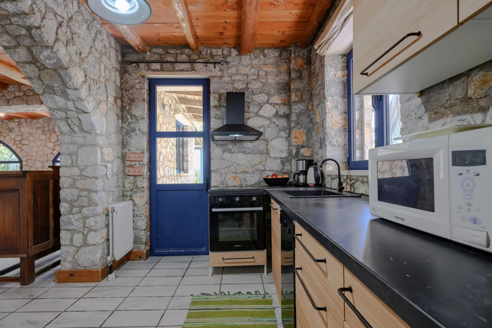 Rozare-Kitchen