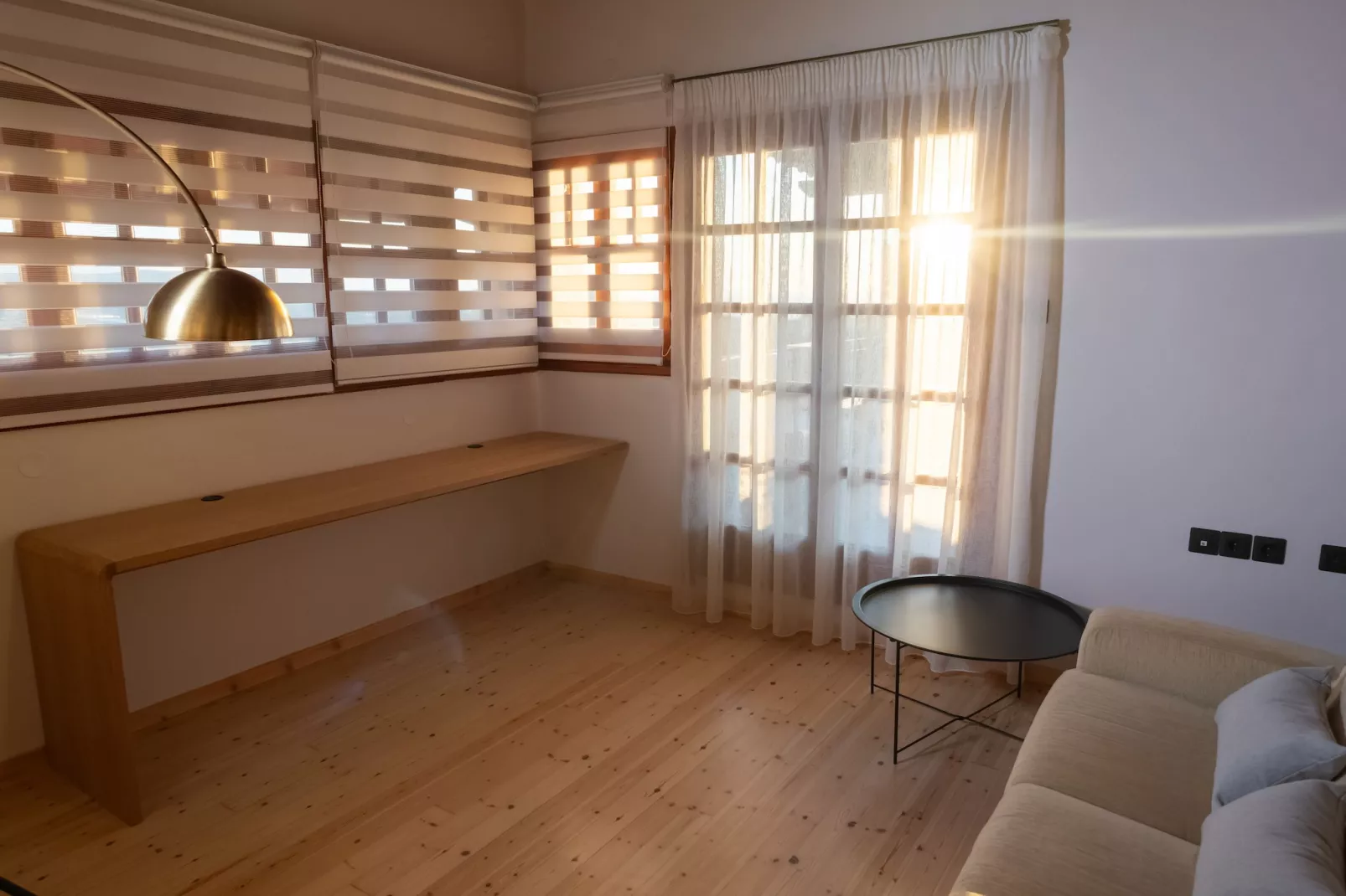 Ami Manoir-Living room