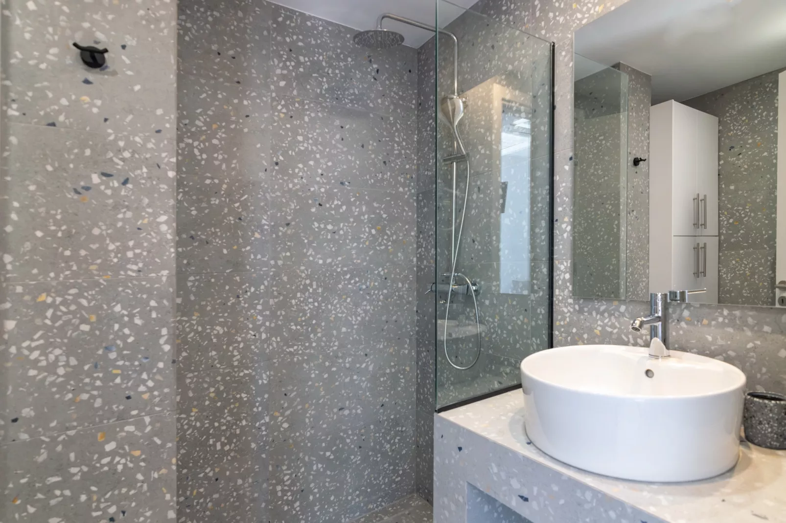 Pyrgos Exclusive 2-Bathroom