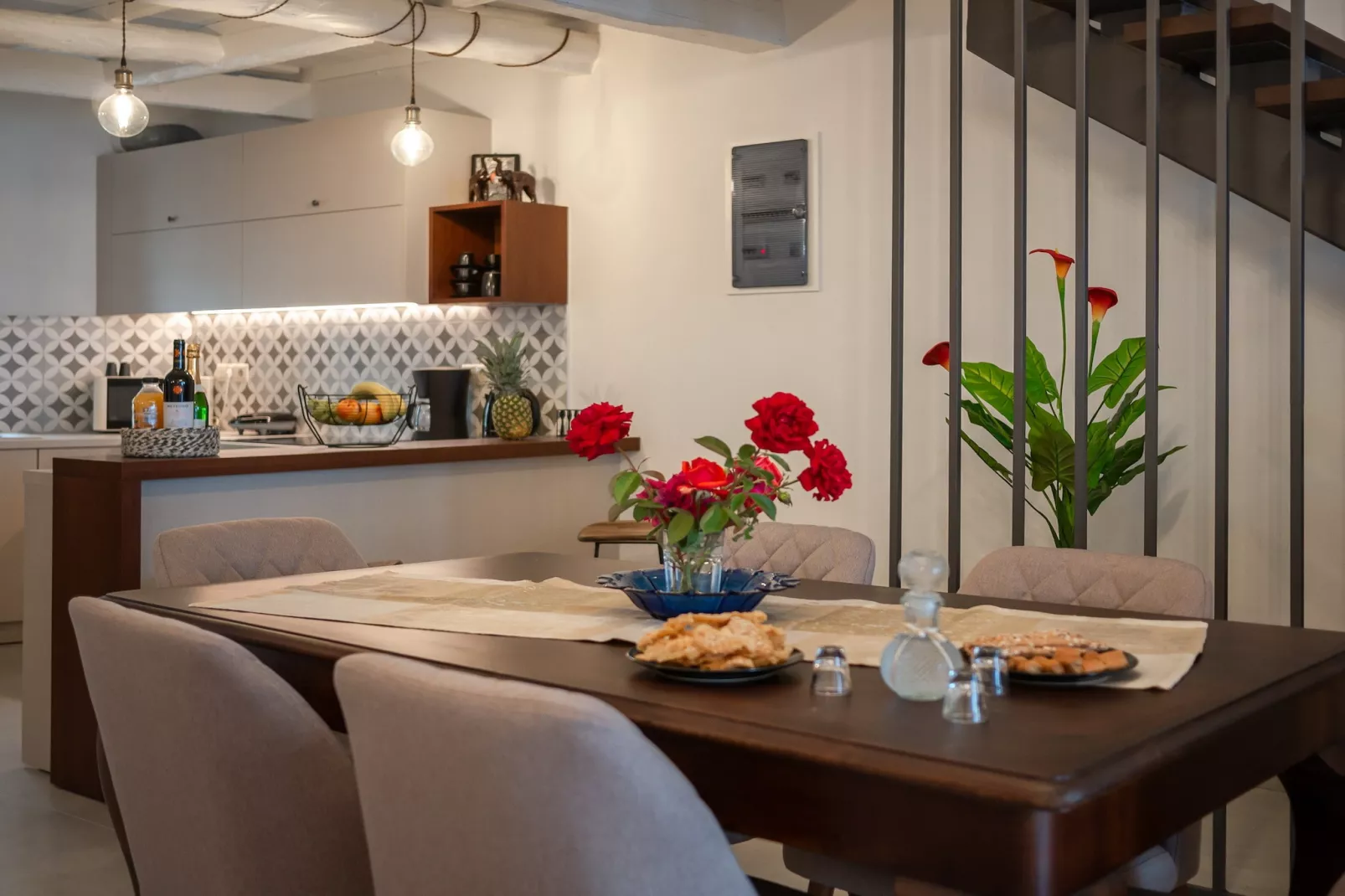 Iliahtida-Dining room