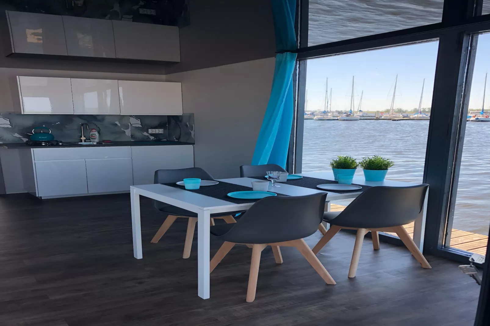 Houseboat dla 4 osób-Kitchen
