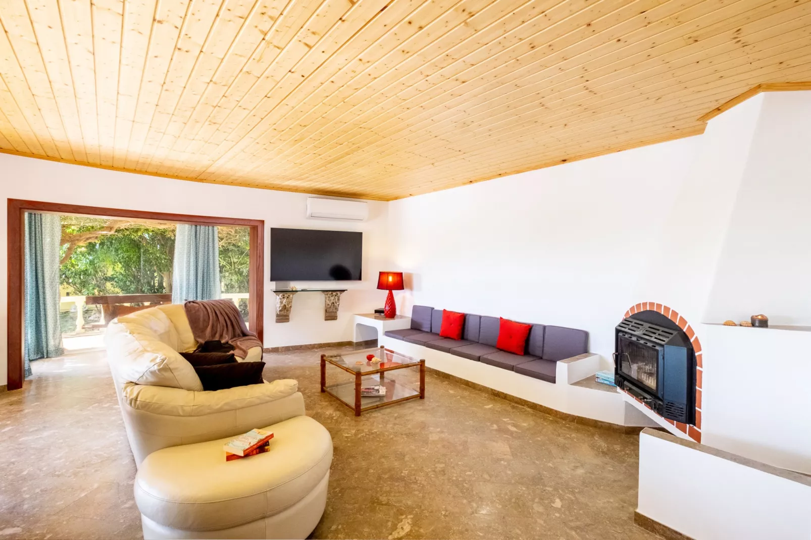 Villa Bantayan-Living room