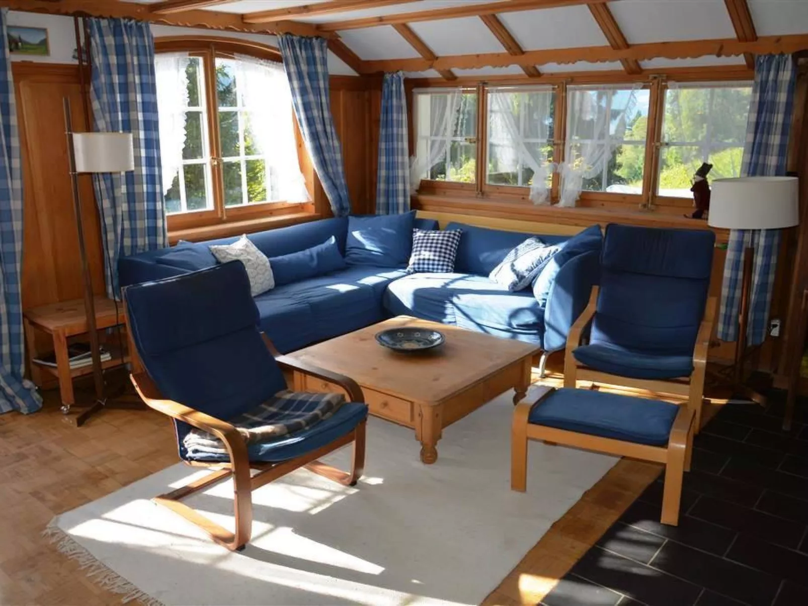 La Ruche, Chalet-Inside