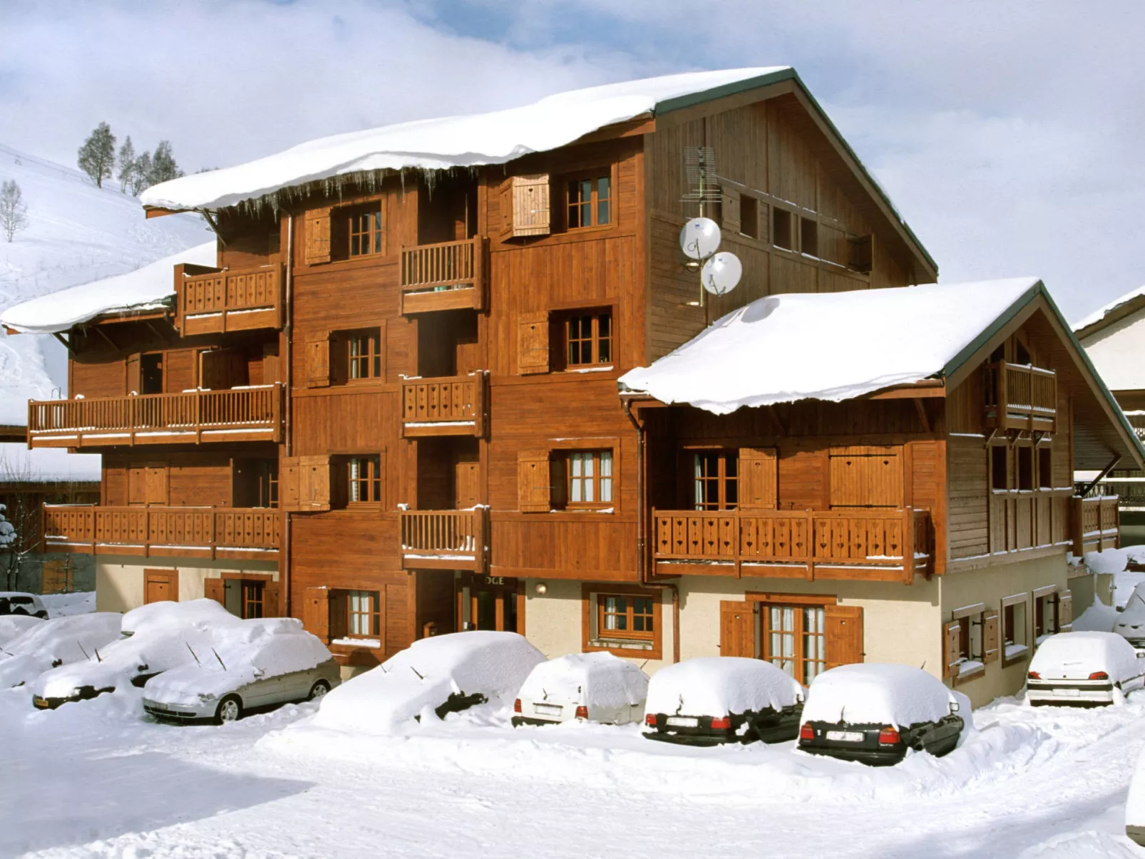 Alpina Lodge-Outside