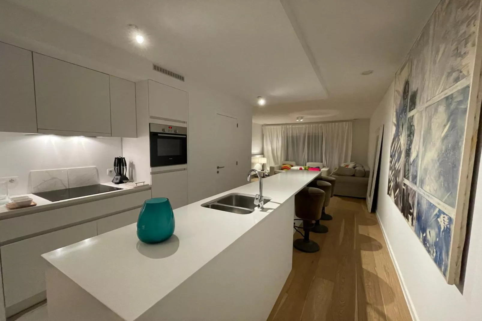 Luxe appartement Montoyer-Kitchen