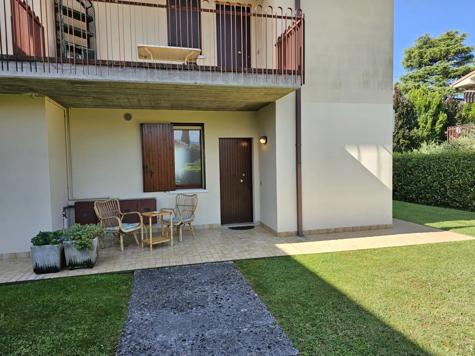 Sole del Garda-Outside