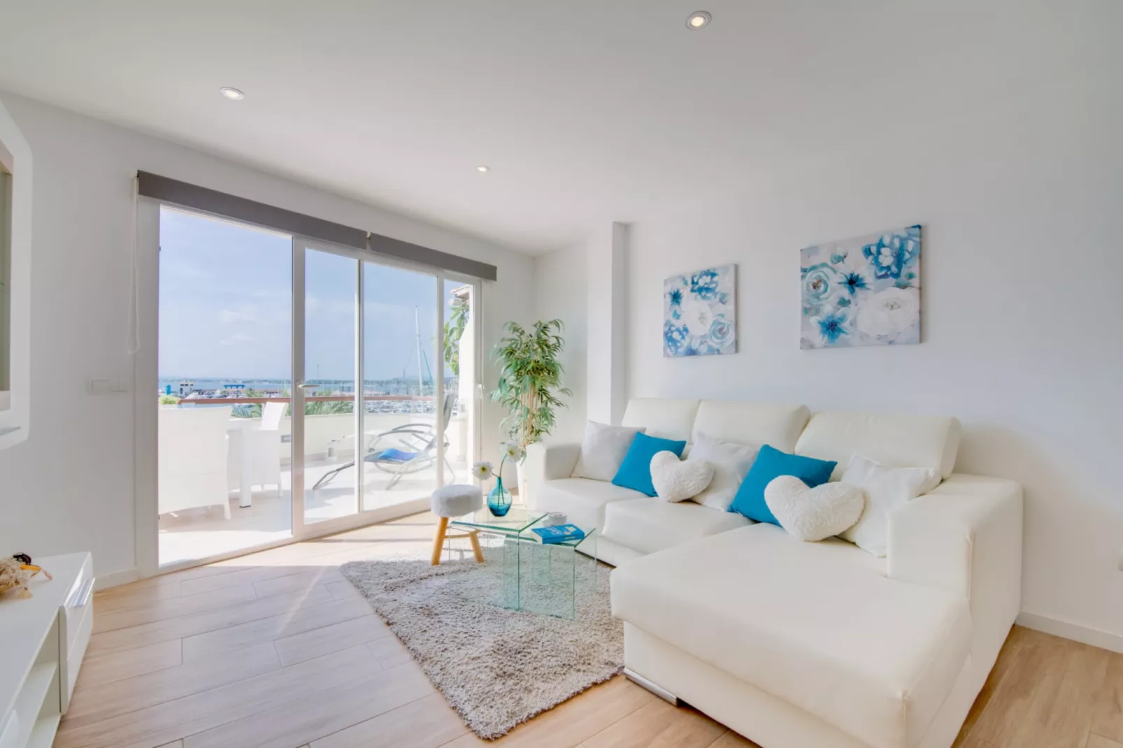 Blue Attic Beach-Living room