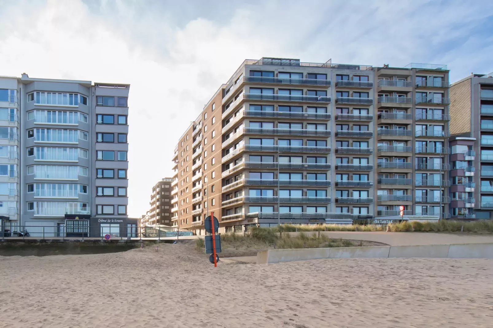 ZANDBK2 0402/ 4B-Exterior summer