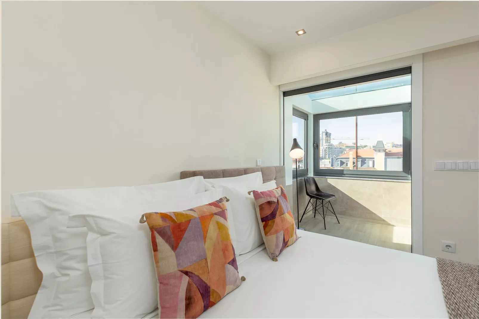 YOUROPO - Central-Bedroom
