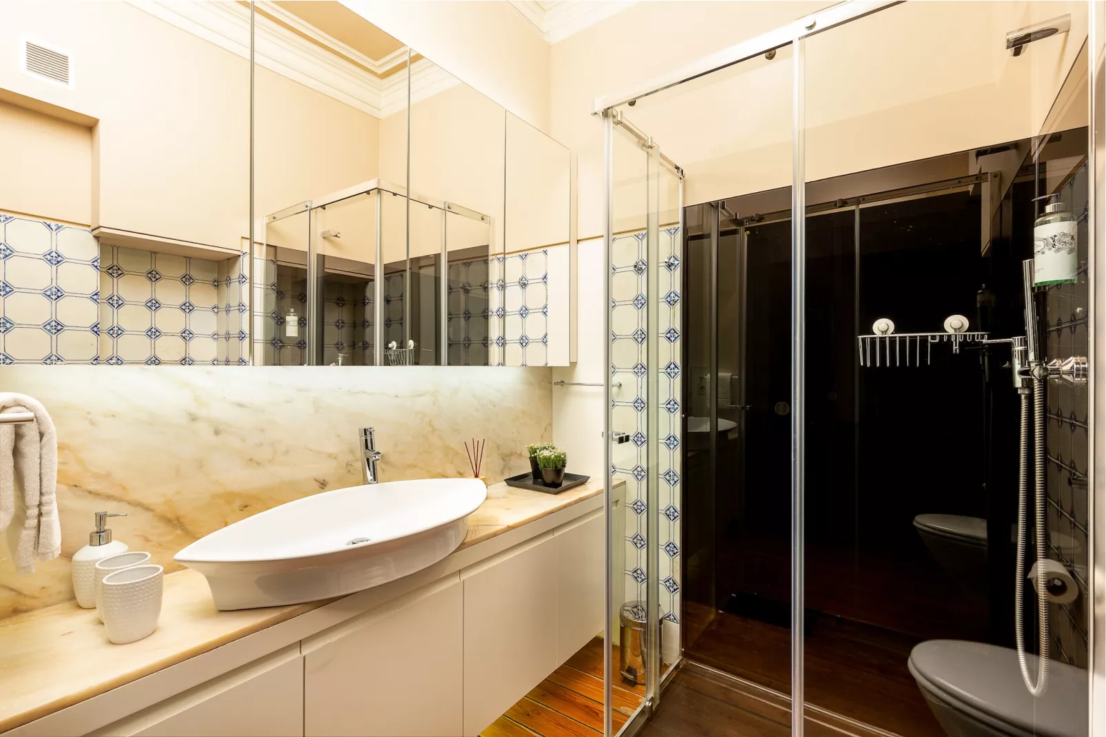 YOUROPO - Bolhão 4D-Bathroom