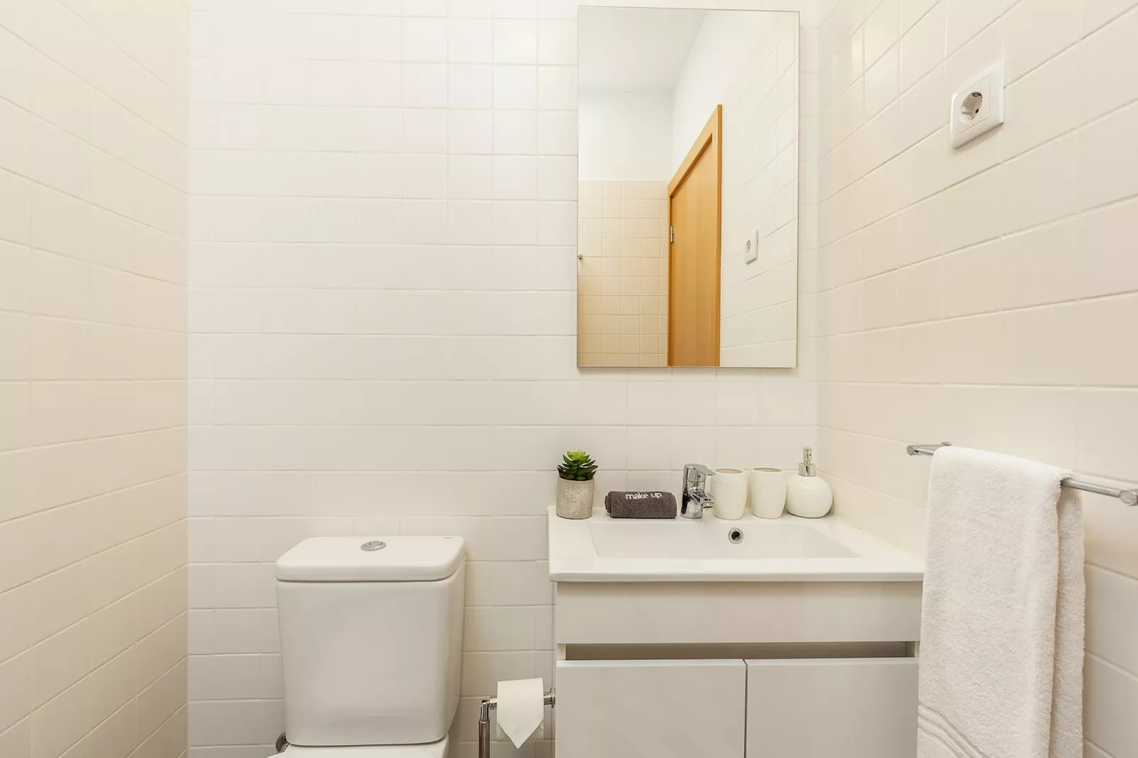 YOUROPO - Cosy 5-Bathroom