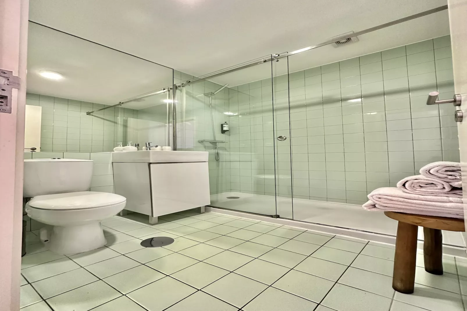 YOUROPO - Typical House 5-Bathroom