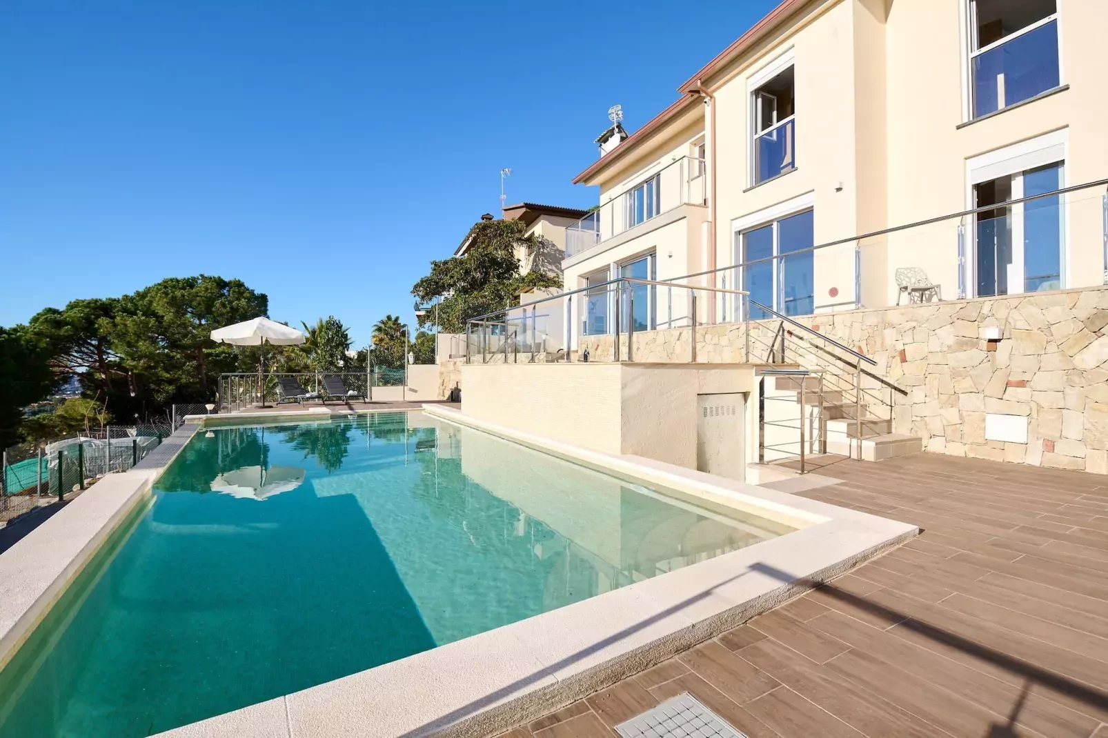 poolofhouse
