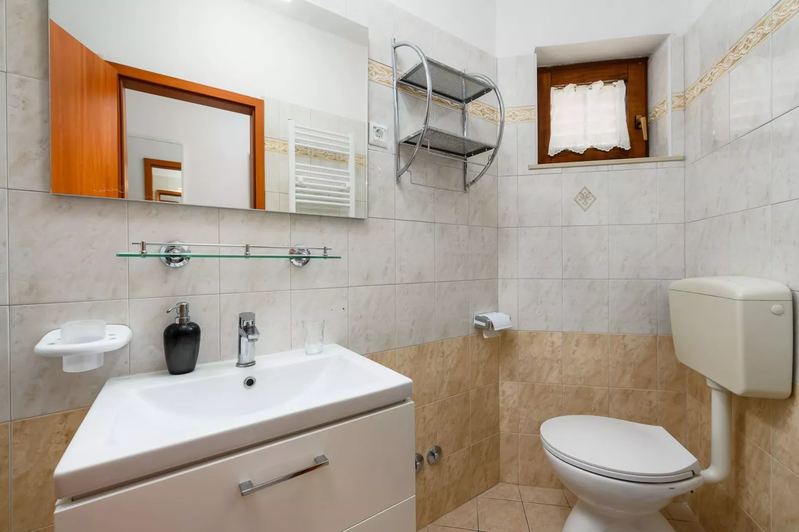 Lara 4 - Shared Pool, Sauna, Jacuzzi-Badezimmer