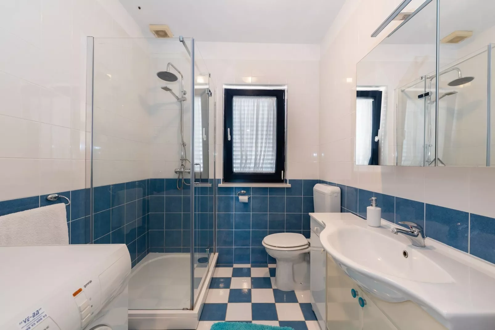 Holiday Home Alis with Sea View-Badezimmer