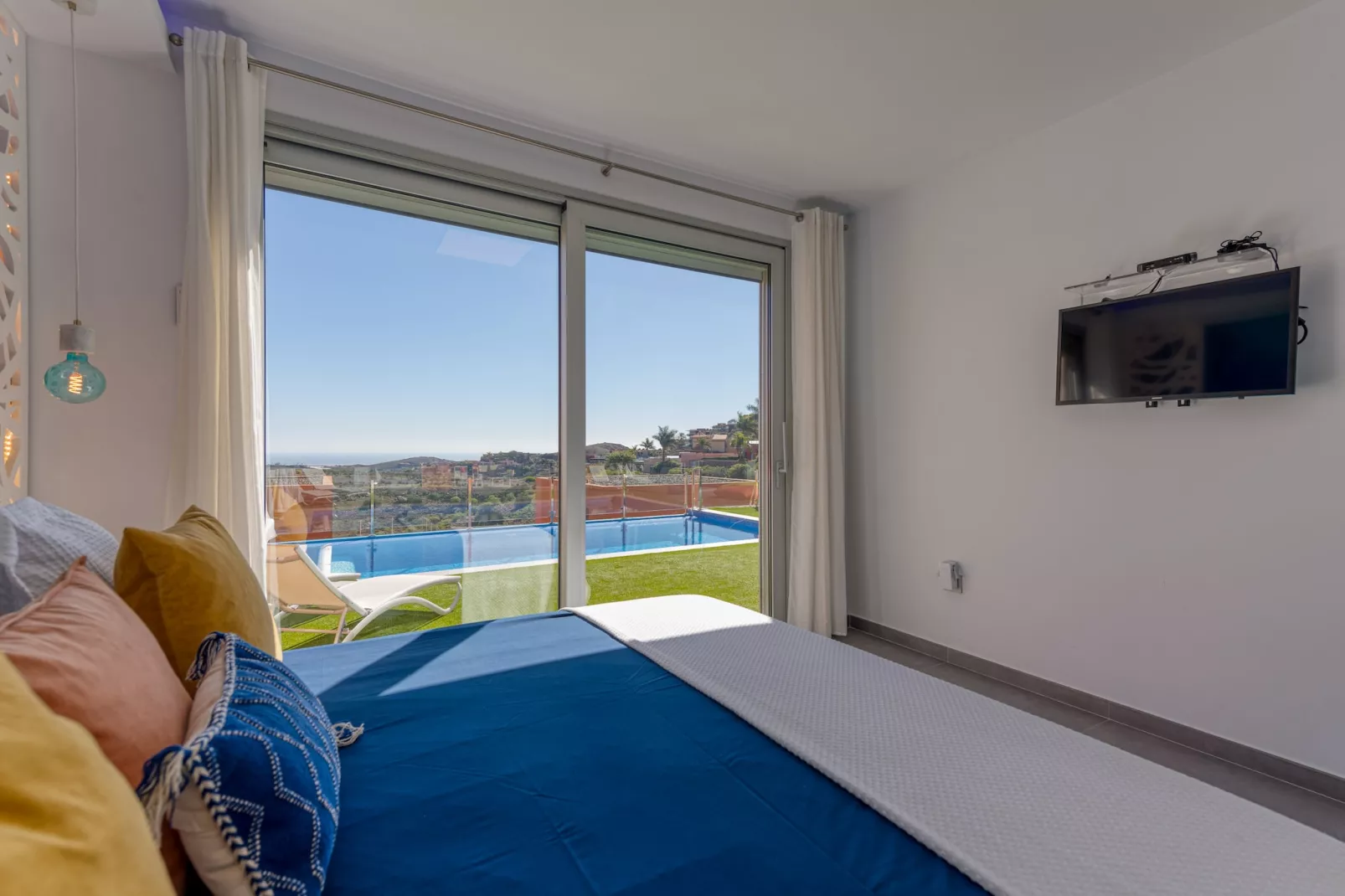 Isla-Bedroom