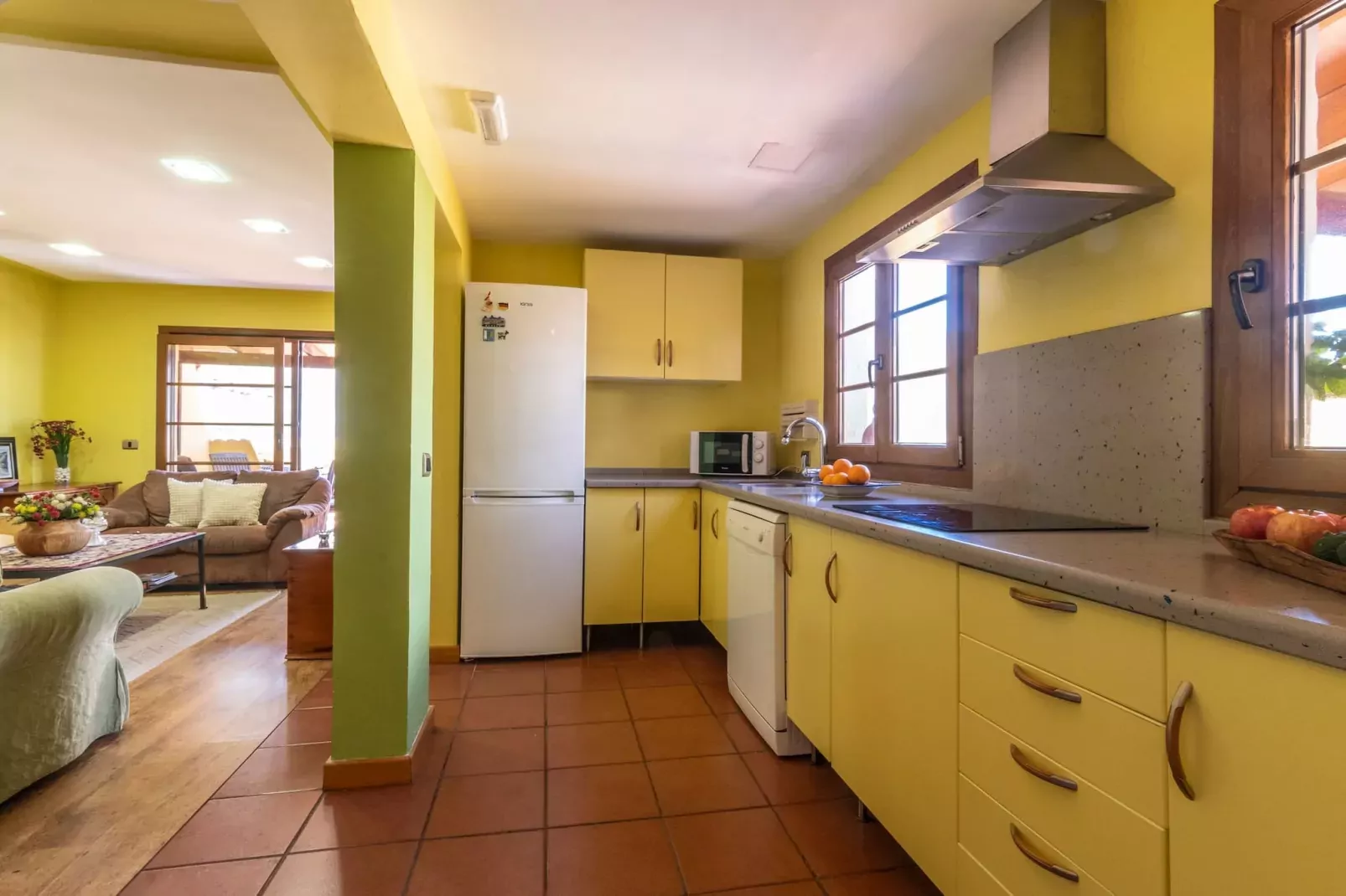 GC0366 Las Mimosas-Kitchen
