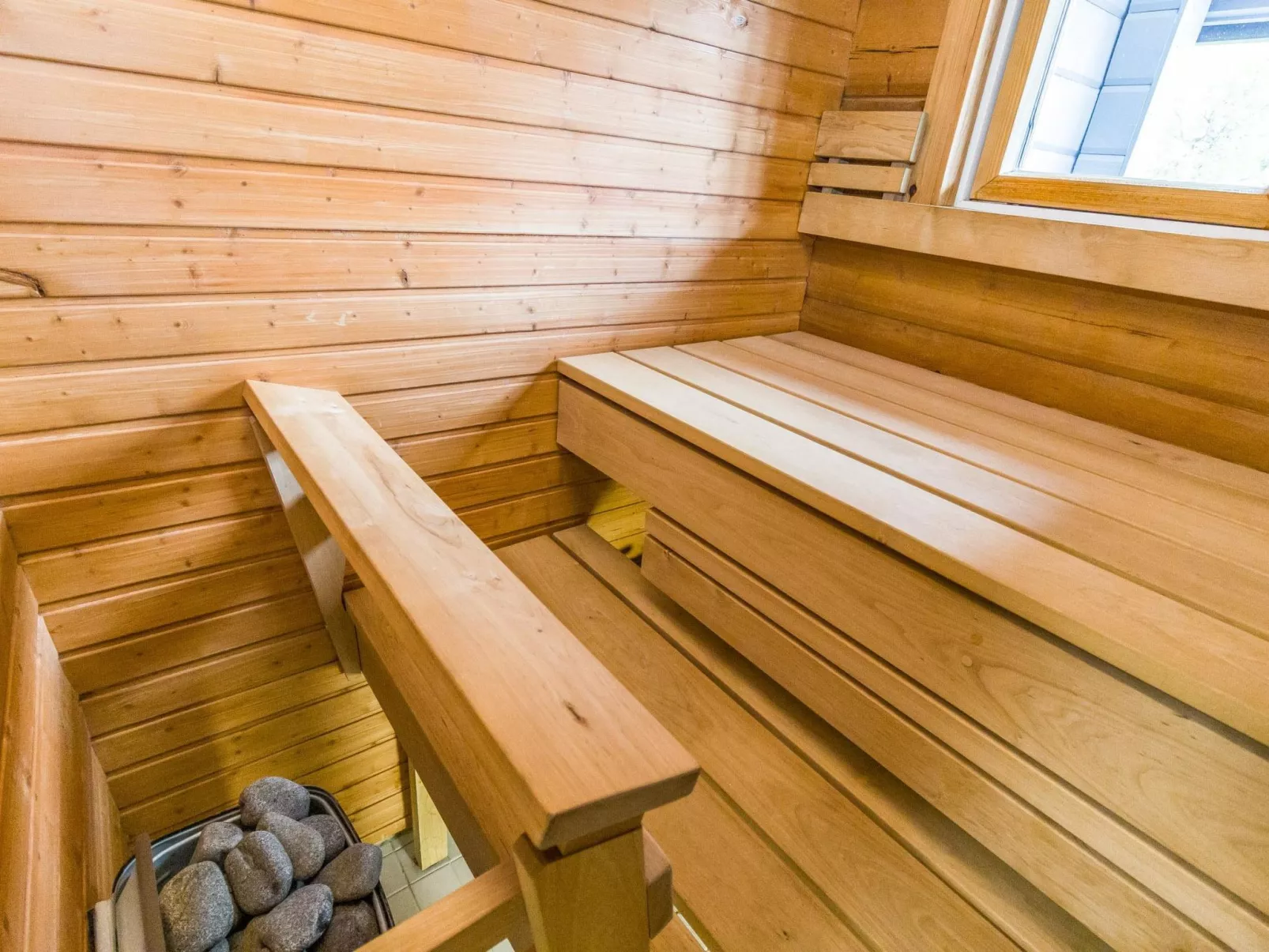Ruka-rentola-Inside