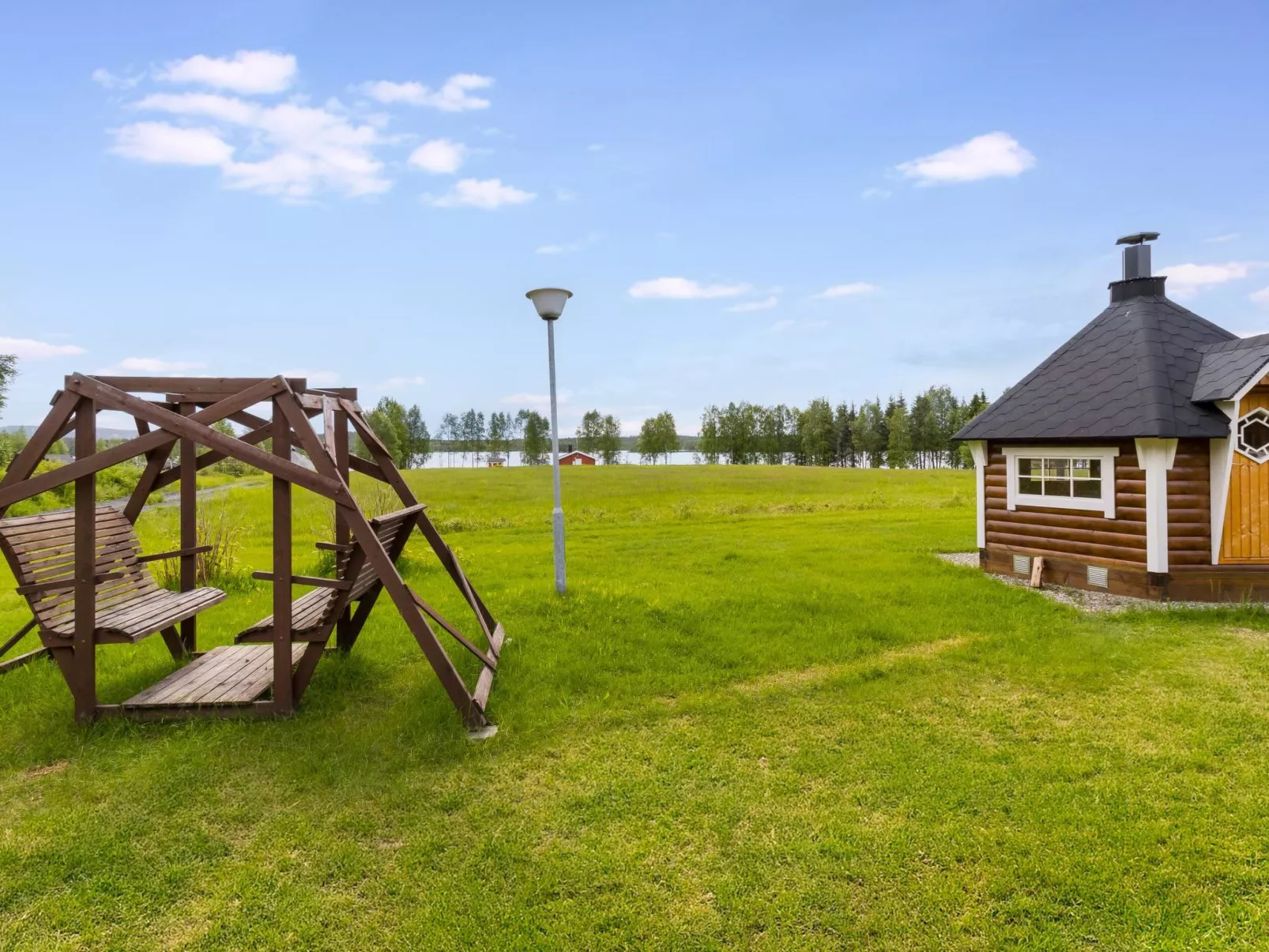Ruka-kitkan käki-Outside