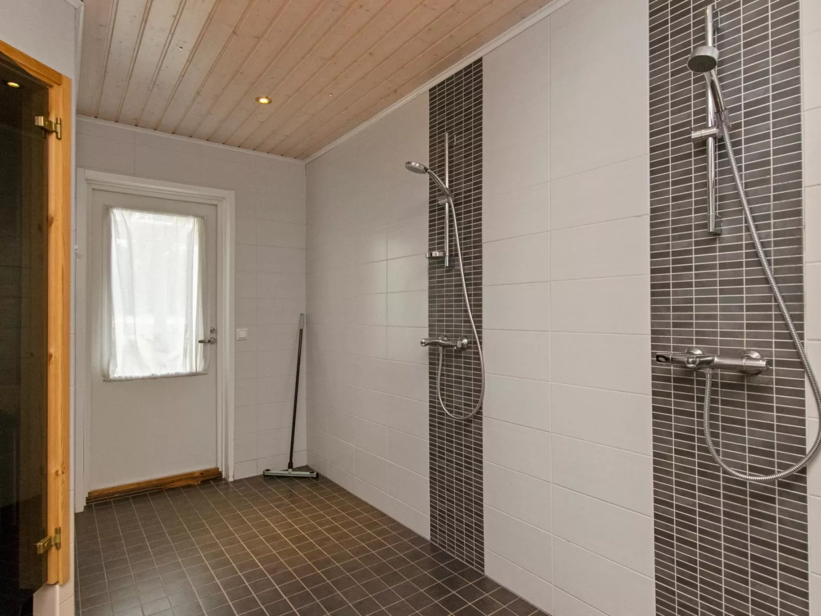 4 seasons hymy b-Inside