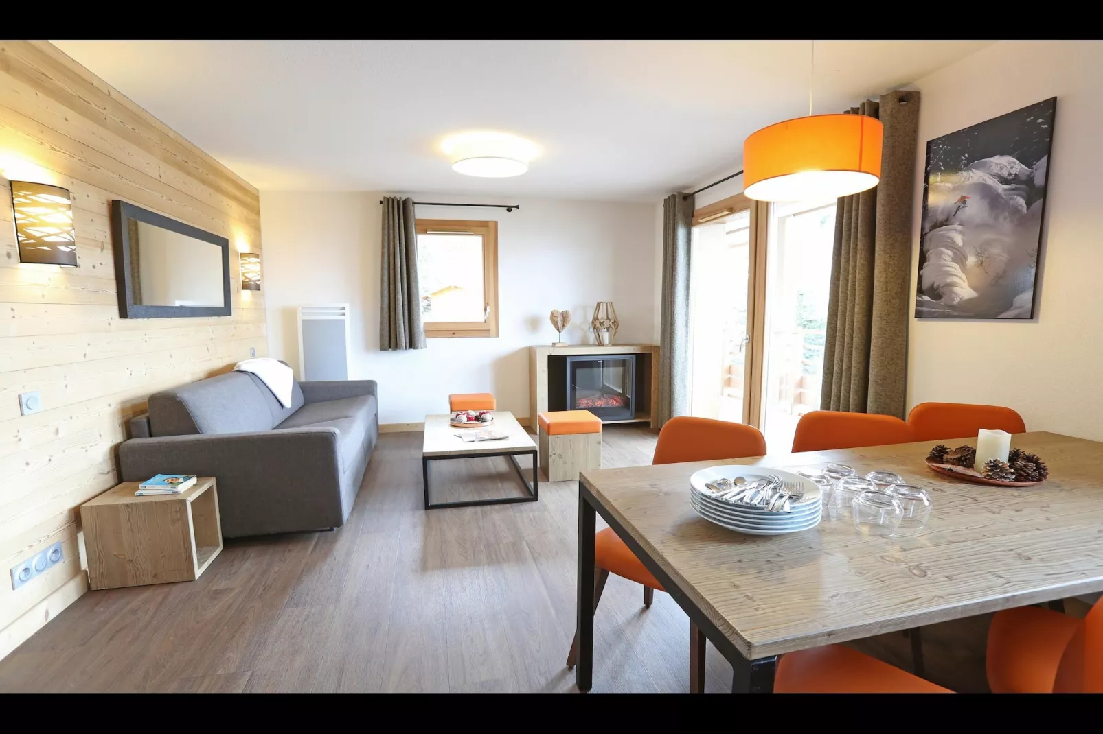 LES MENUIRES_S8L-Dining room