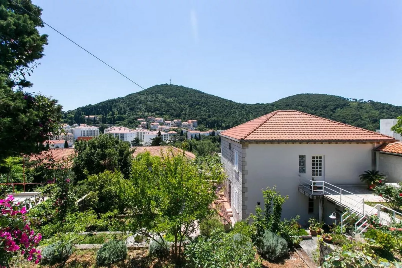 Apartments Elelu - Two-Bedroom Apartment with Terrace-Vue