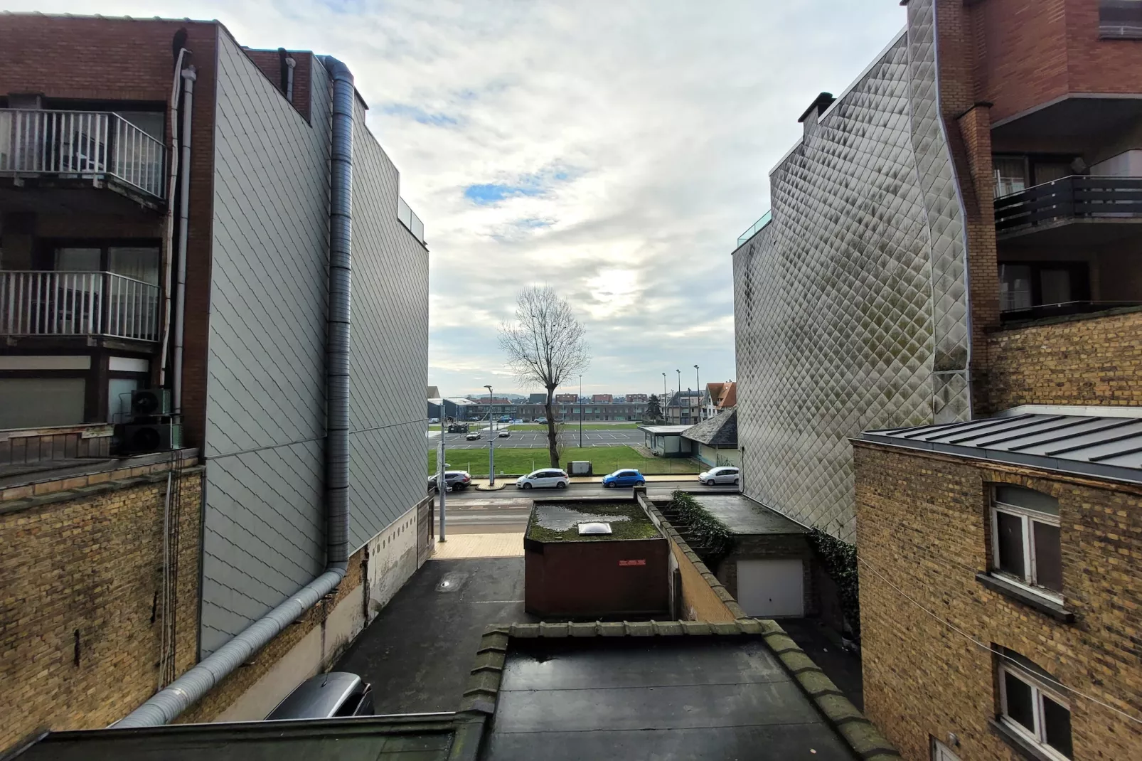 EMBASSY 0203-Aussicht Sommer