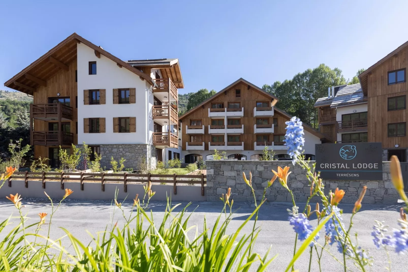SERRE CHEVALIER Le Cristal Lodge-A26S-Exterior summer
