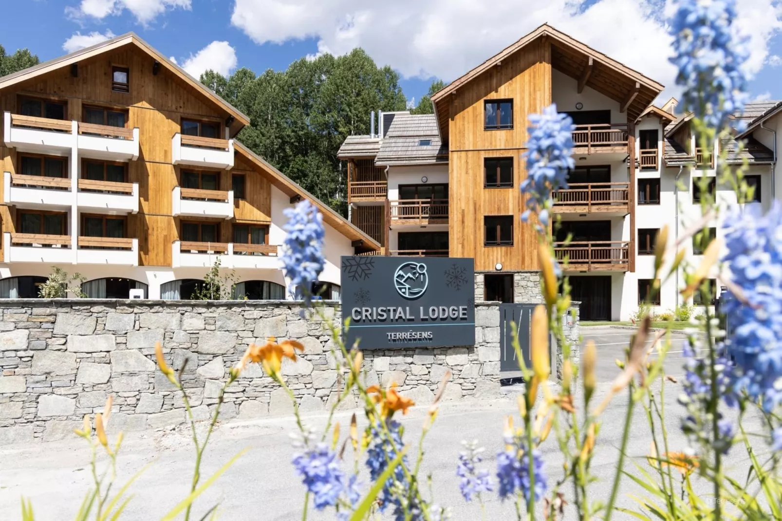 SERRE CHEVALIER Le Cristal Lodge-A38P-Exterior summer