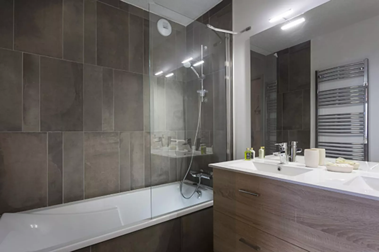 Le Hameau de barthelemy-A48S-Salle de bain