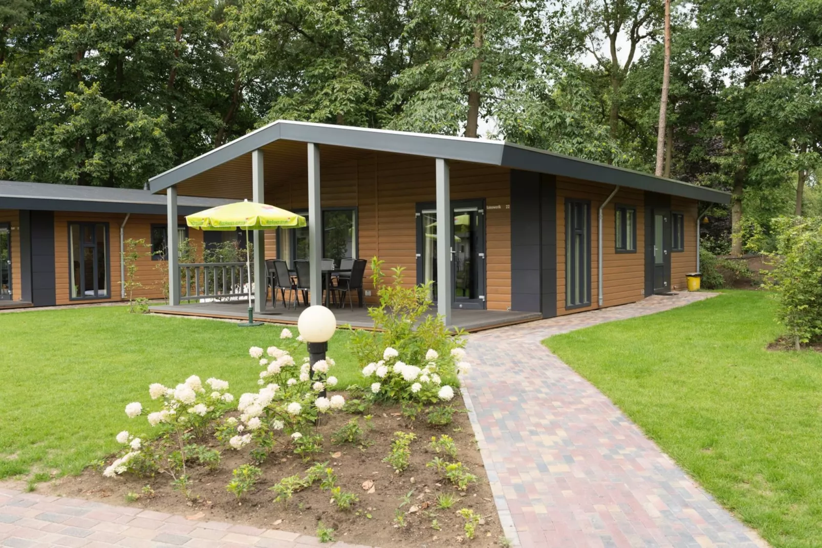 Patio Bungalow Chalet | 2 - 6 people-Gärten Sommer