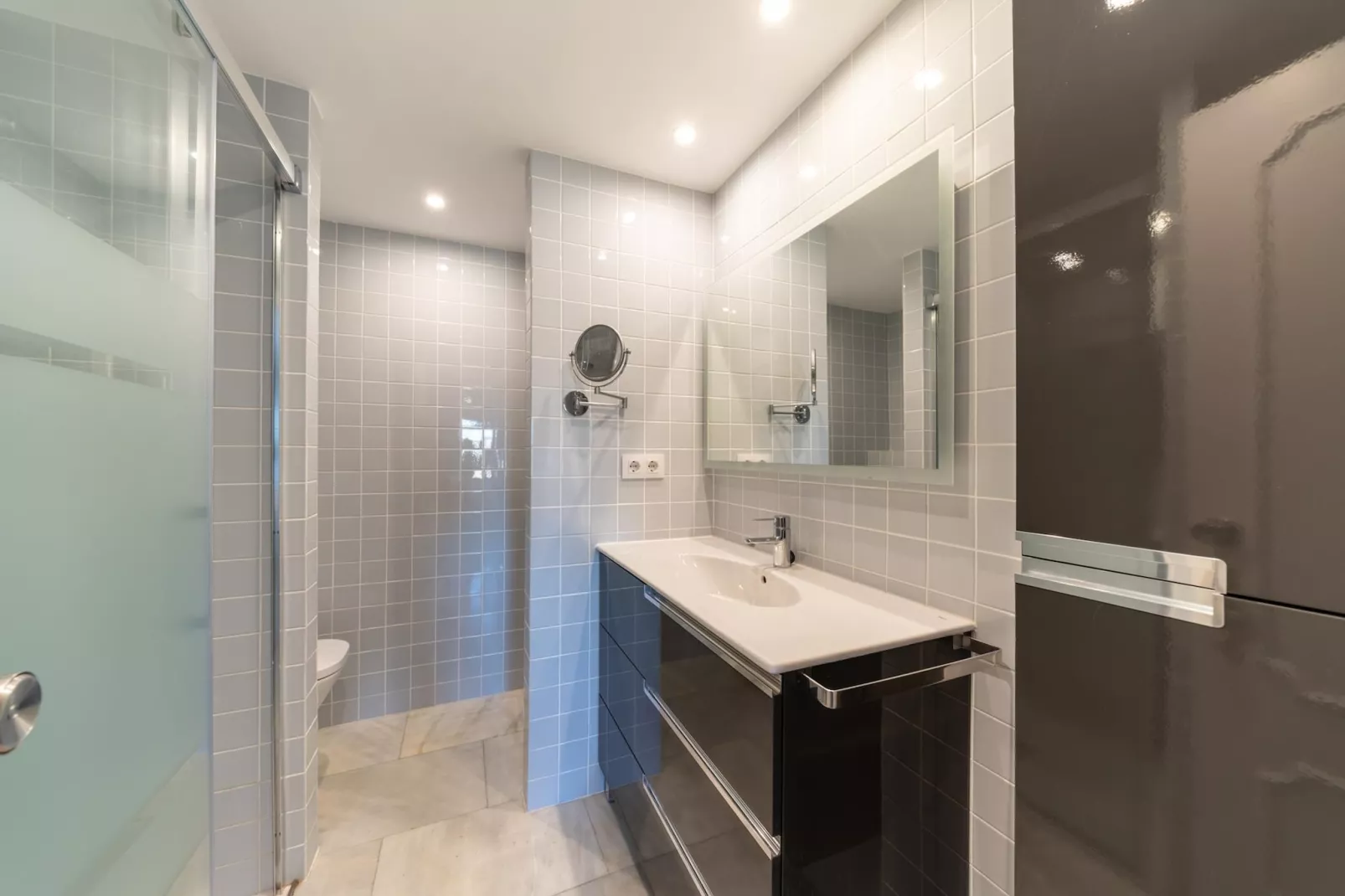 Lucia-Bathroom