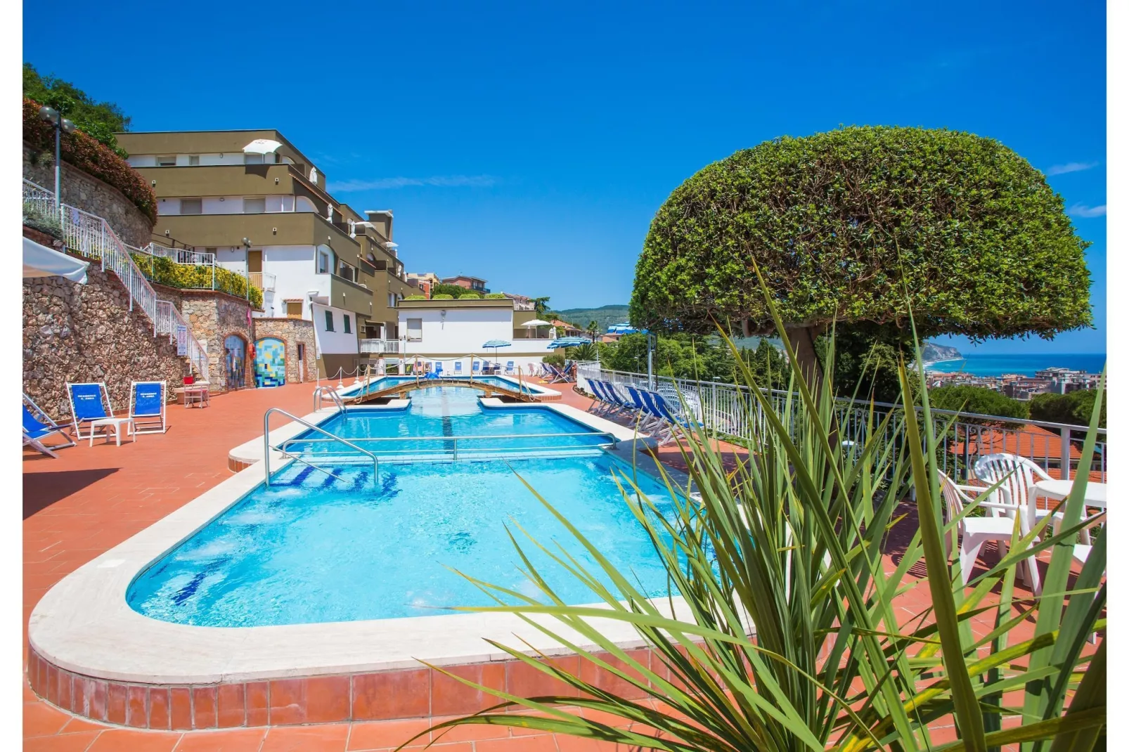 RESIDENCE SANT'ANNA TWO-ROOM APARTMENT 4 PAX B4-Pool