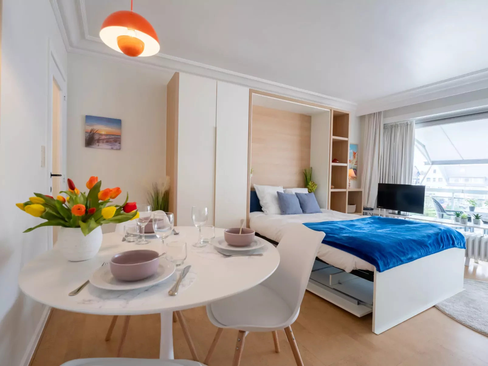Cosy @ the beach studio with pool-Inside