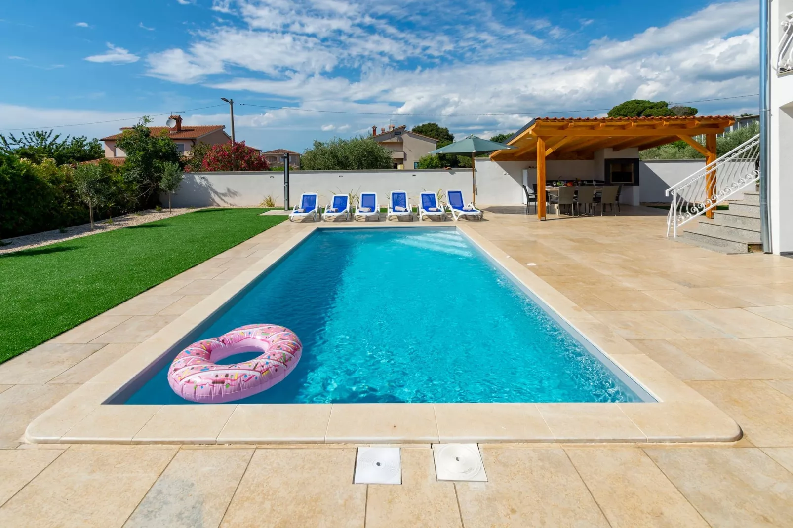 Villa Susanne with Private Pool-Schwimmbad