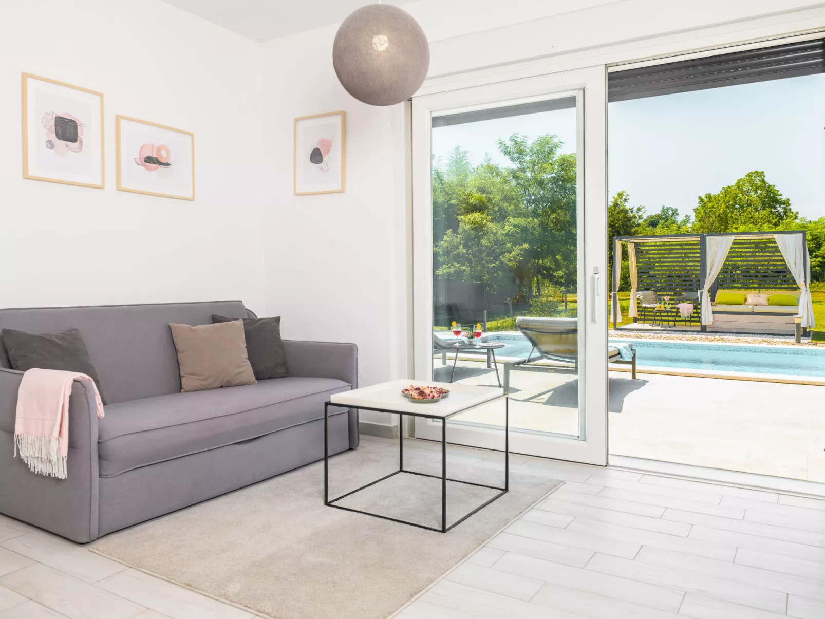 Villa Romantica-Inside