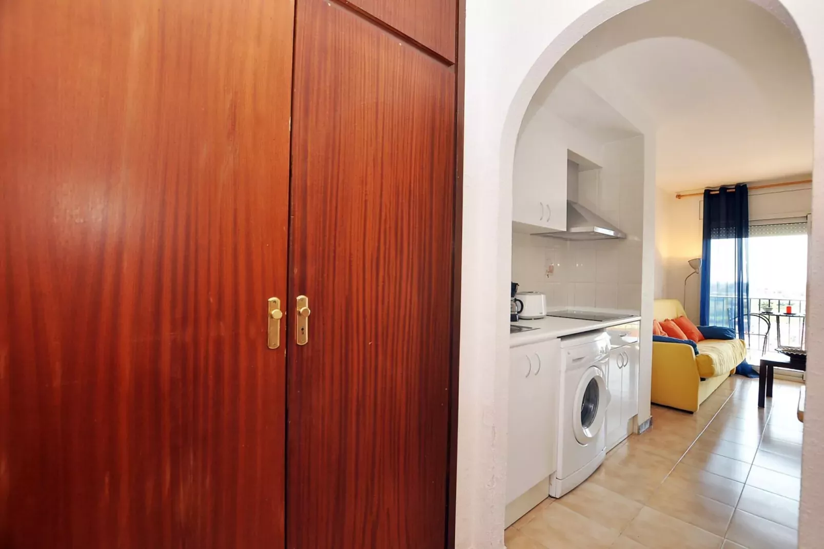 1039 PORT BADIA Estudio-Kitchen