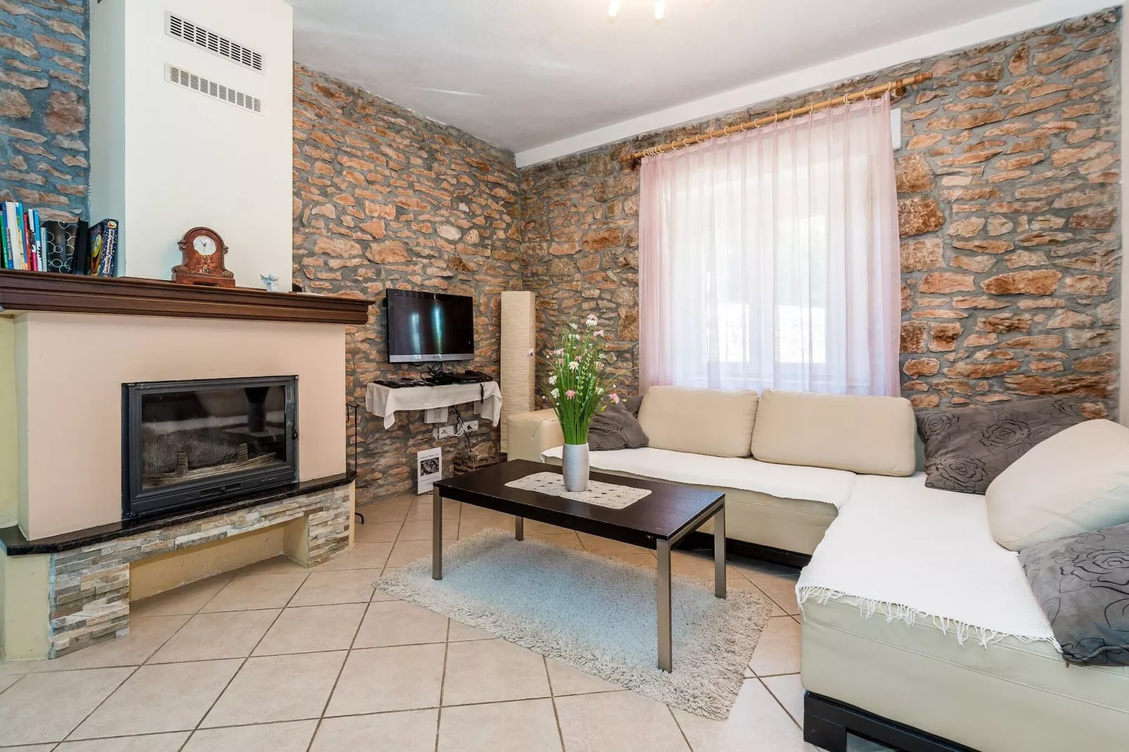 Rural House Gluić-Salon