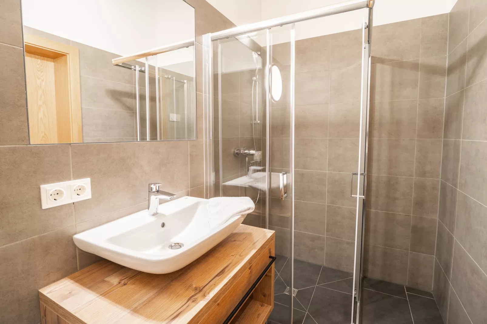 Penthouse Four-bedroom Apartment – KA4P-Badezimmer