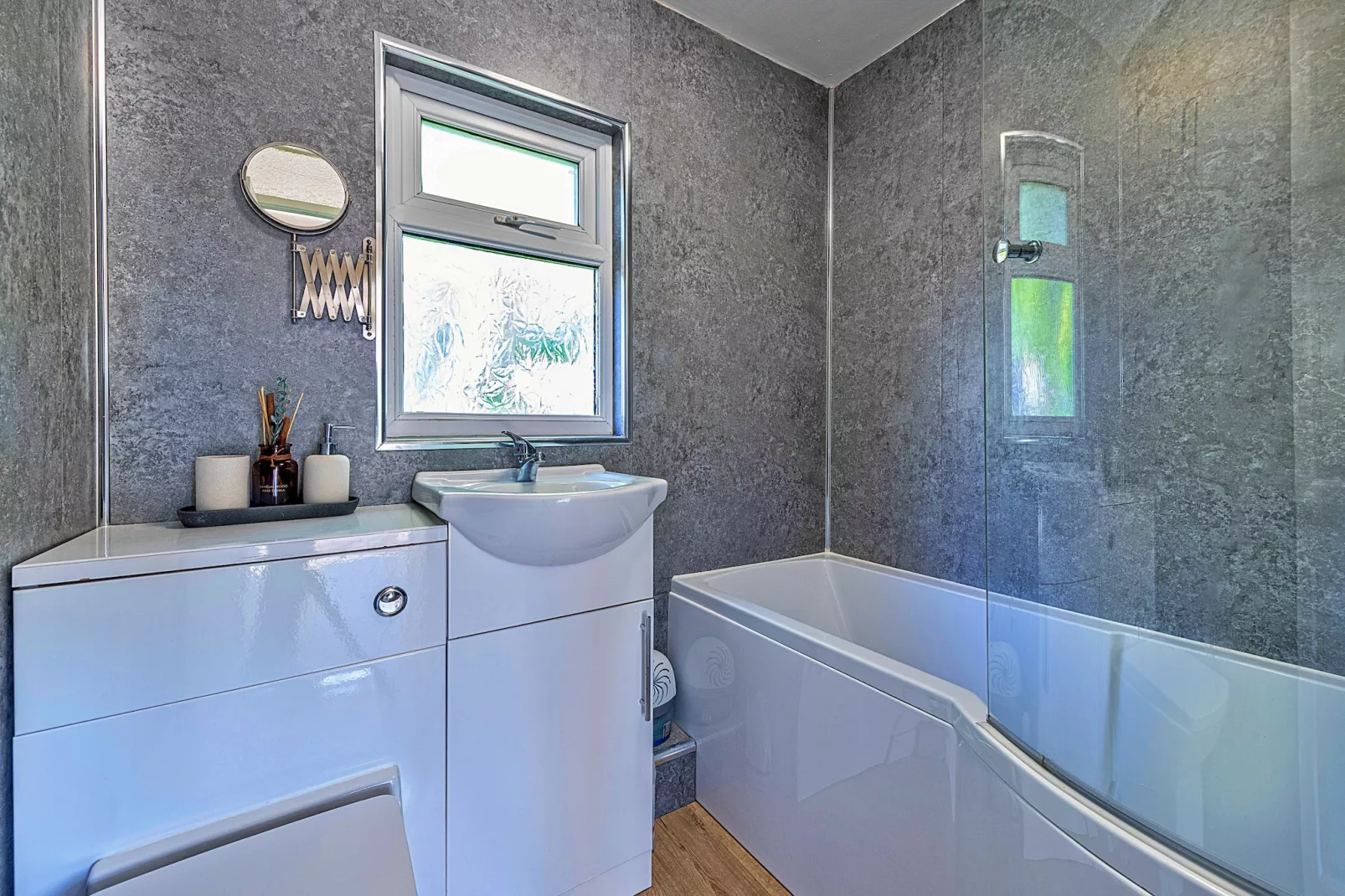 Lindisview-Bathroom