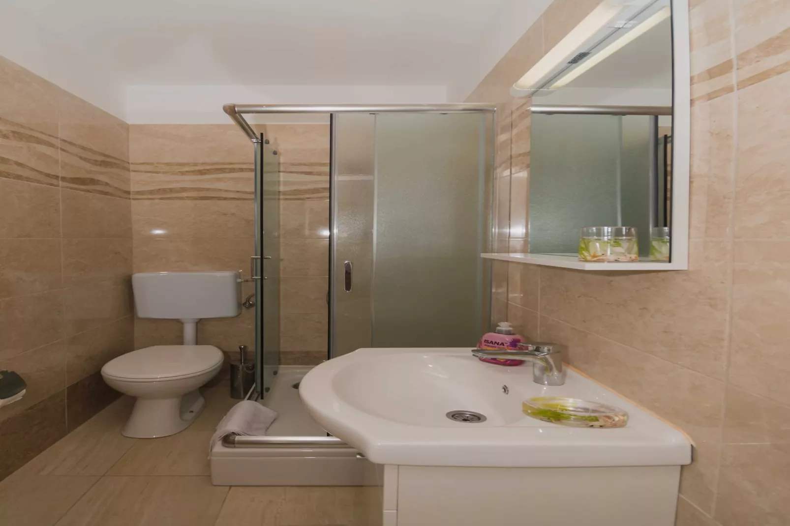 Apartment Lavanda - Four Bedroom Apartment with Hot tub and Terrace-Bathroom
