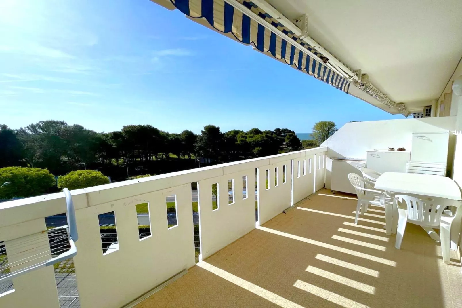 Portesin 43A-Terrace balcony