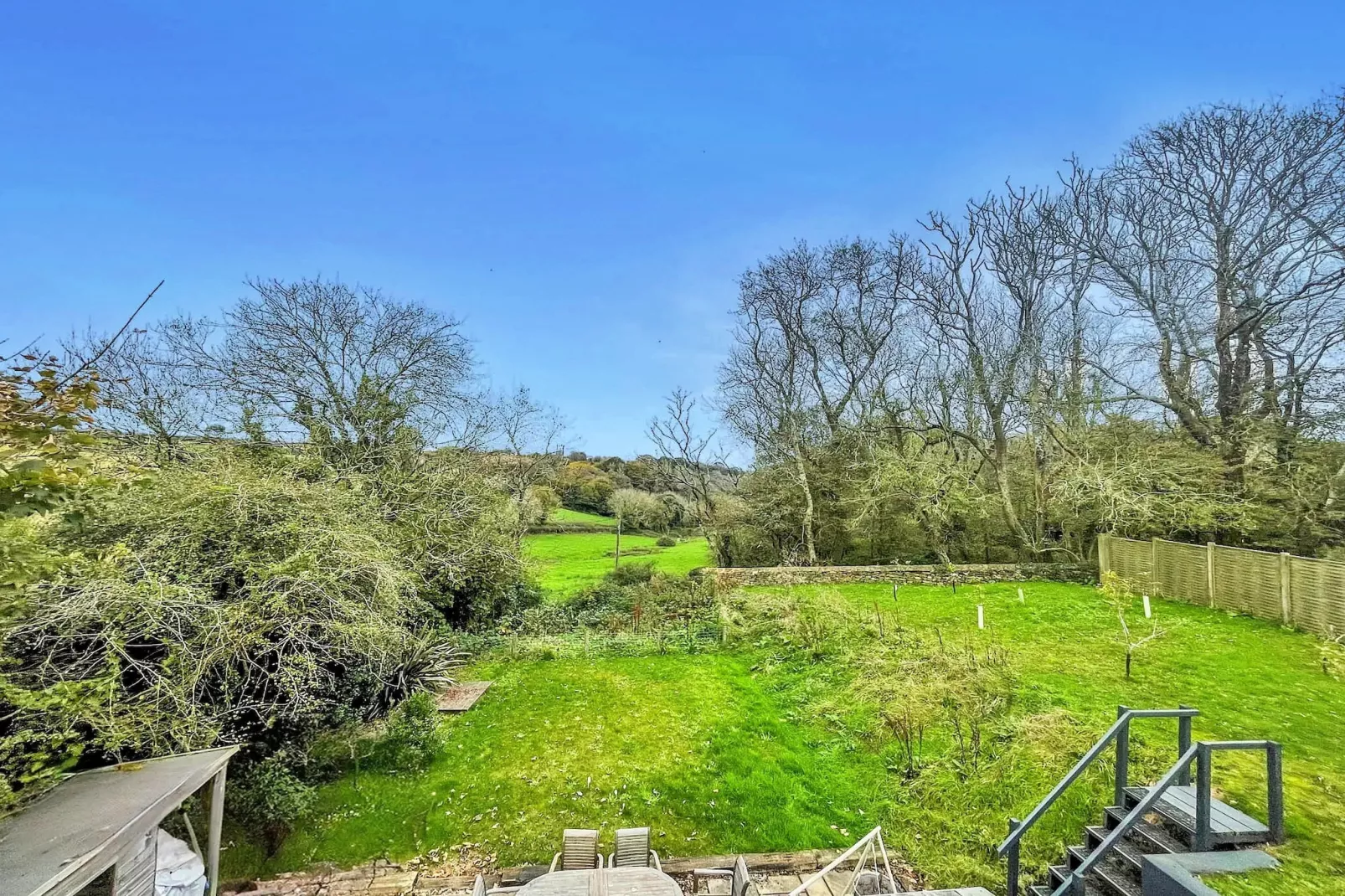 Wiggle Barn, Kingsand-Gardens summer