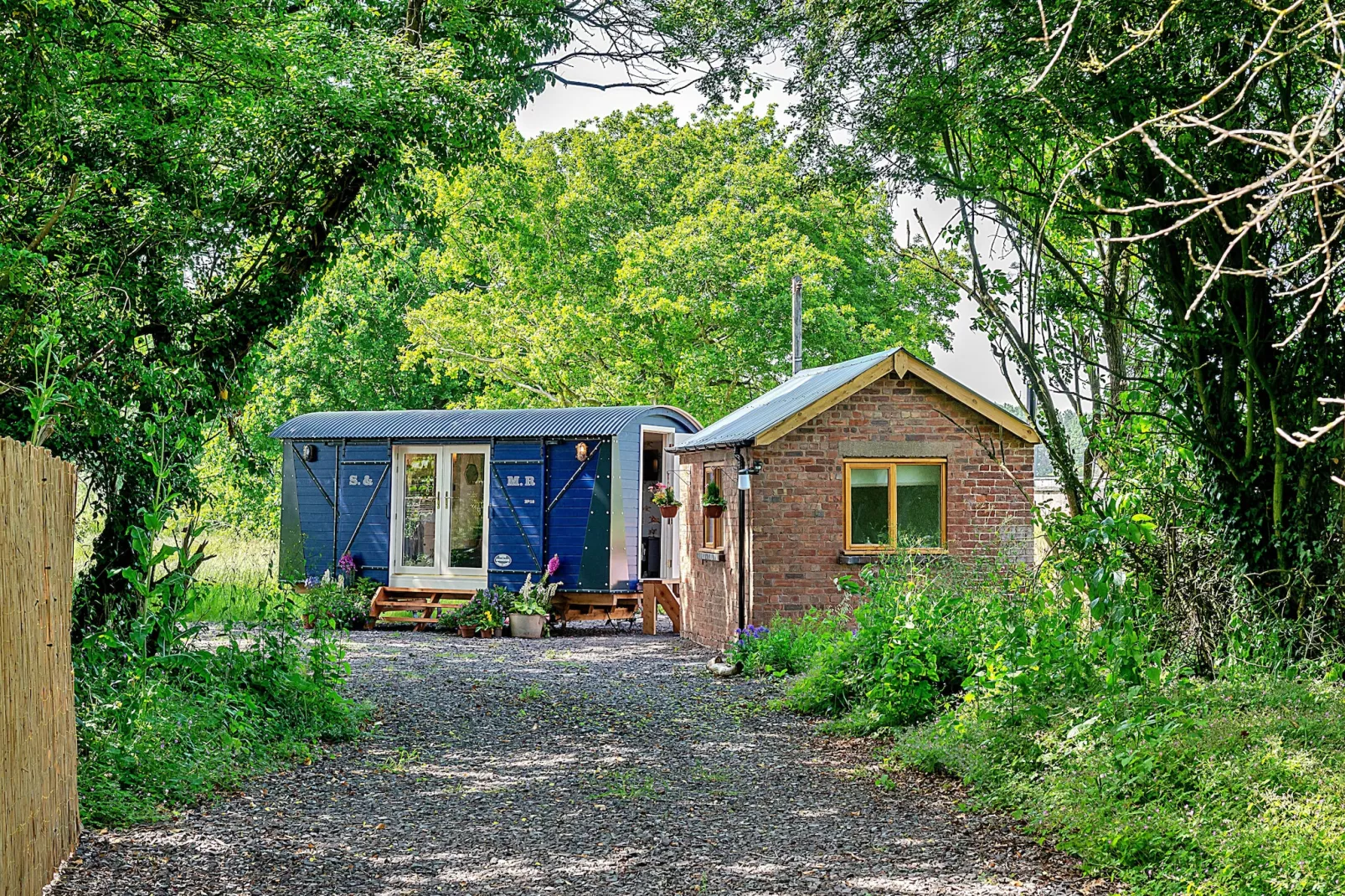 Shrawardine Train Carriage-Outdoor