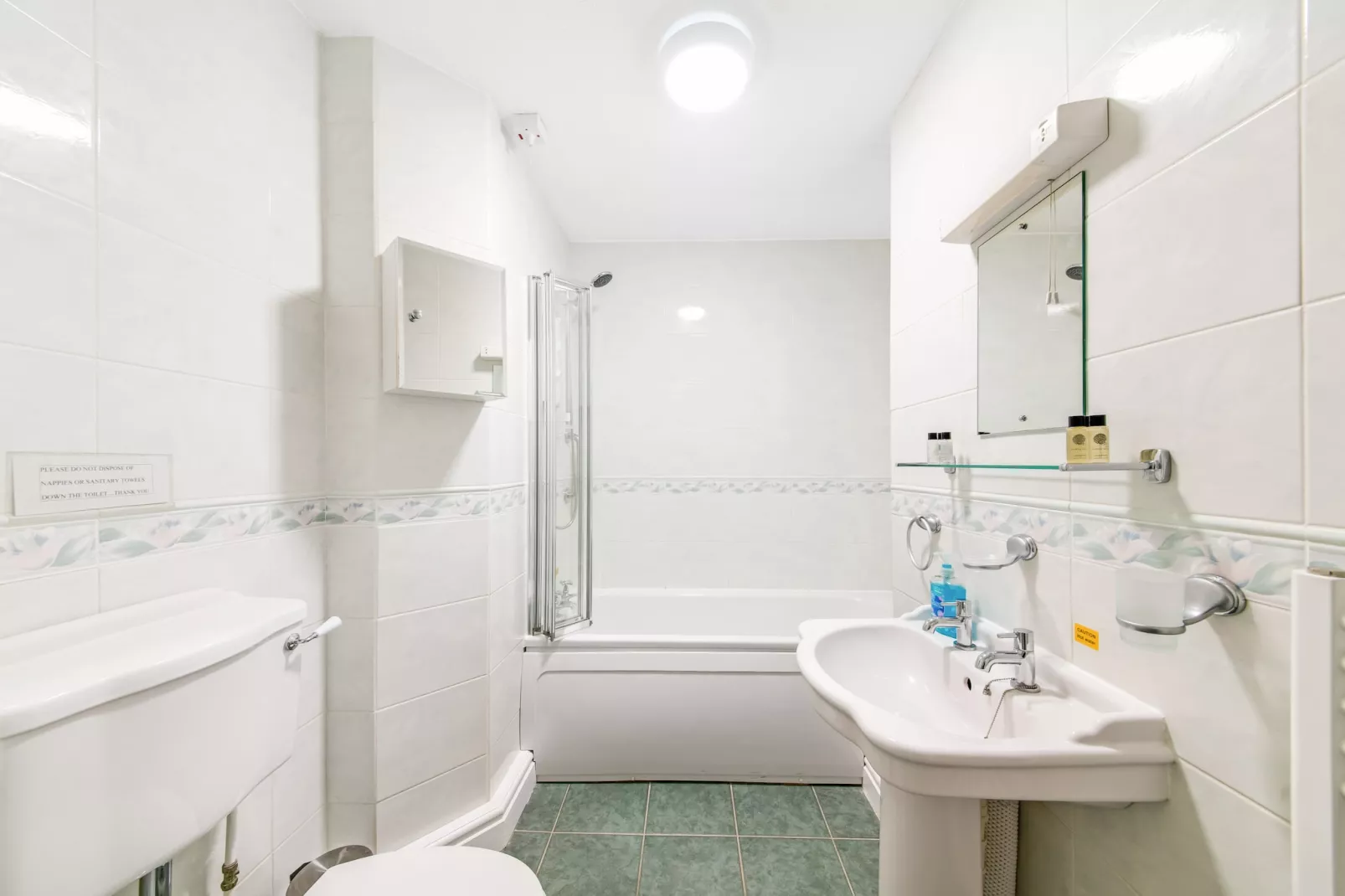 Sutton Hall Apt-Badezimmer