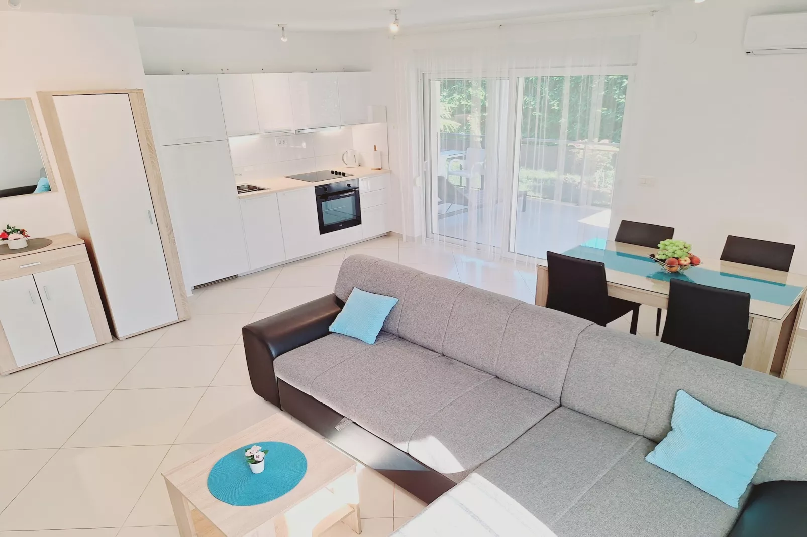 Enelani 1-Wohnzimmer